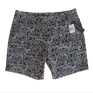 NWT Land'N Sea Floral Shorts 10 Black White Pockets Pattern